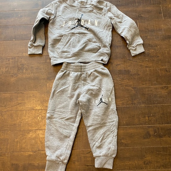 Gray Jordan Kids Hoodie and Sweatpants Set - Picture 6 of 7